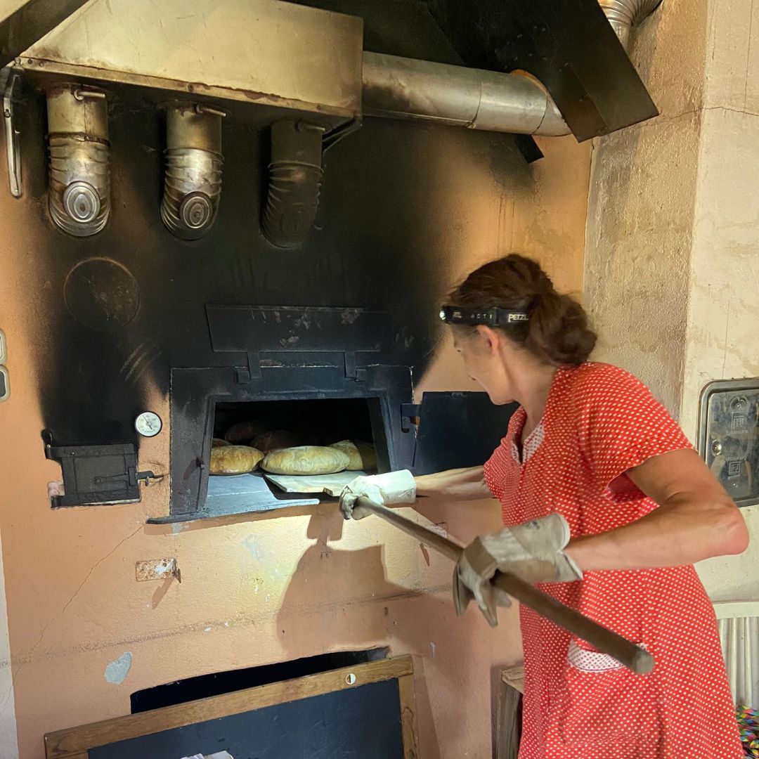 Brot einschiessen in Holzbackofen